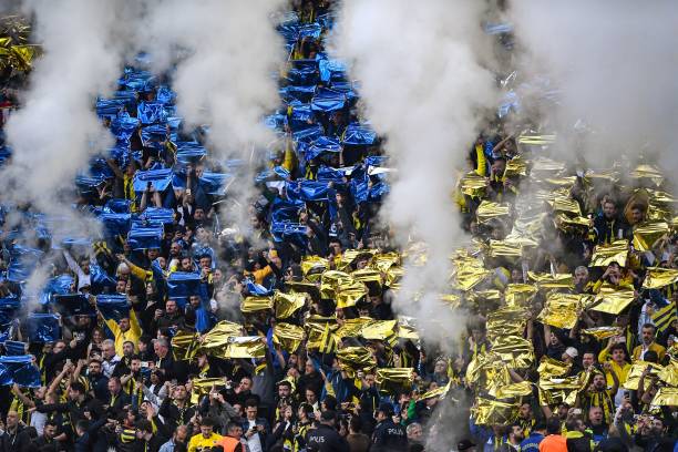 El Fenerbahçe quiere al defensa del Tottenham en enero
